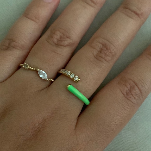 Neon green, gold, and rhinestone stackable fashion ring - Picture 3 of 5